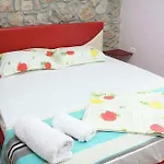 Stone Dream Bar Restaurant Guest house *