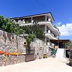 Stone Dream Bar Restaurant *