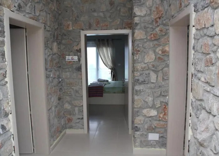 Stone Dream Bar Restaurant *