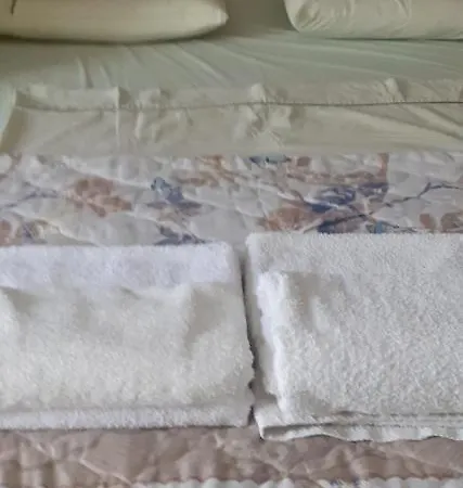 Stone Dream Bar Restaurant ゲストハウス Udënisht