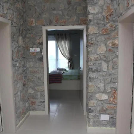 Stone Dream Bar Restaurant *