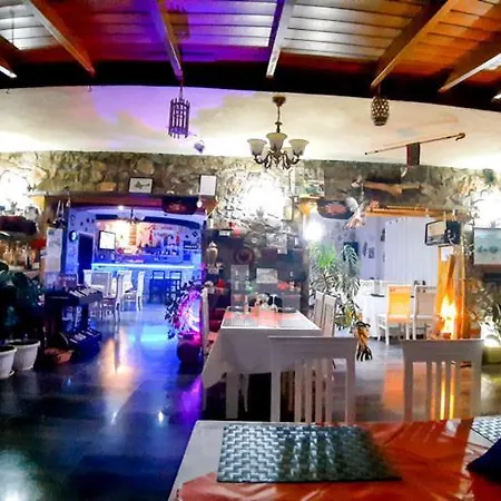 ゲストハウス Stone Dream Bar Restaurant Udënisht