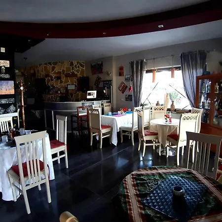 Stone Dream Bar Restaurant Udënisht