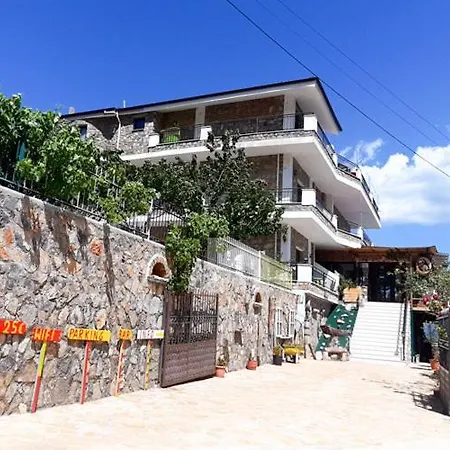 Stone Dream Bar Restaurant *